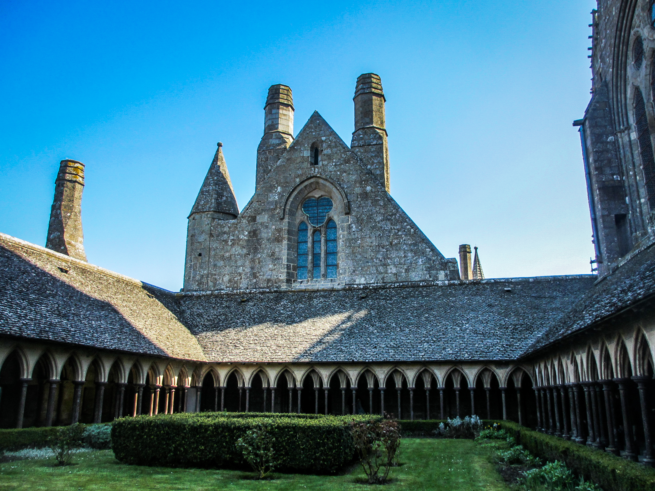 mont-saint-michel-cloitre